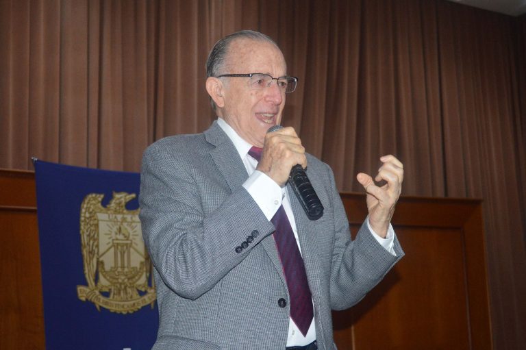 Dr. Adolfo Orive Bellinger imparte conferencia “A 50 años de la Masacre de Tlatelolco”