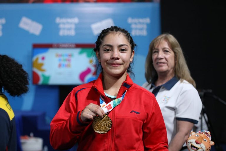 Halterista da a México su primer oro en la historia de los JOJ