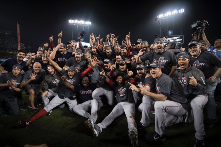 Medias Rojas se coronan en la Serie Mundial