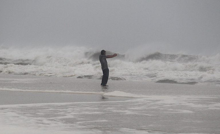 Huracán Michael, uno de los mayores en la historia de EU, golpea Florida