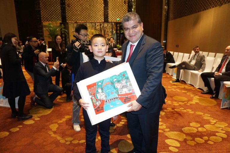 Niños de Jiangsu regalan a MARS su visión del futuro y la amistad