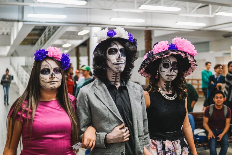 Promueve la UA de C la tradición por el Día de Muertos