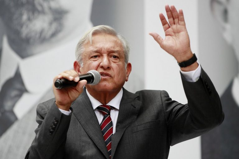 A portarse bien todos, dice AMLO; se acabaron las inspecciones a negocios