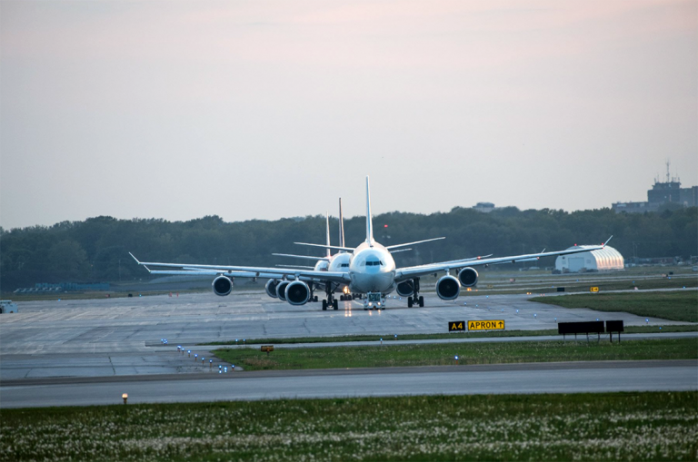 Aerolíneas de EU piden a López Obrador seguir con obras del NAIM