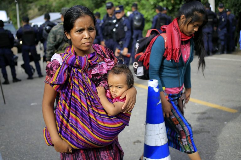 Caravana migrante cambia de ruta hacia Veracruz: necesita hospitales para atender a niños