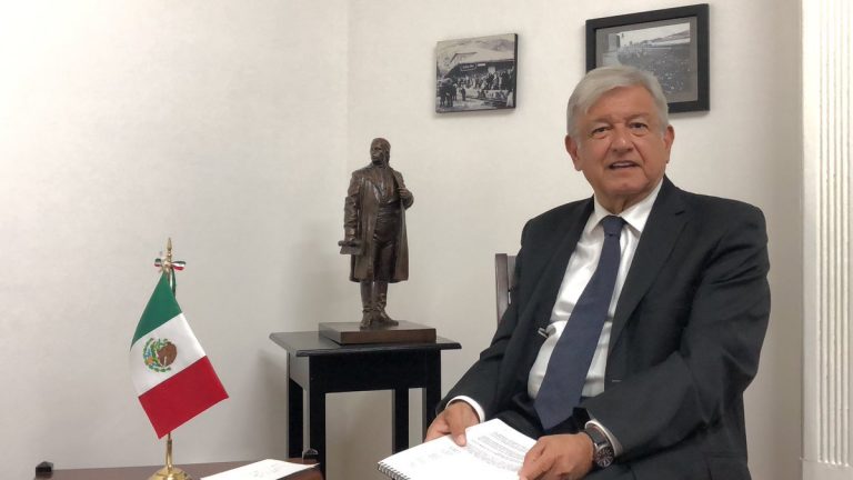 López Obrador vota en consulta sobre 10 proyectos prioritarios