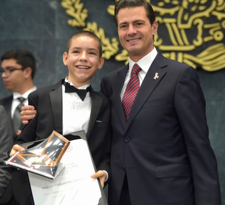 Coahuilense recibe Premio Nacional de la Juventud 2018