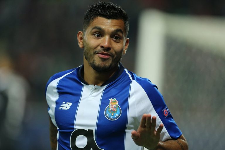 Con goles mexicanos, Porto se impone a Lokomotiv en la Champions League