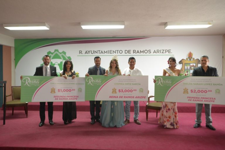 Coronan a reina y princesas de Ramos Arizpe