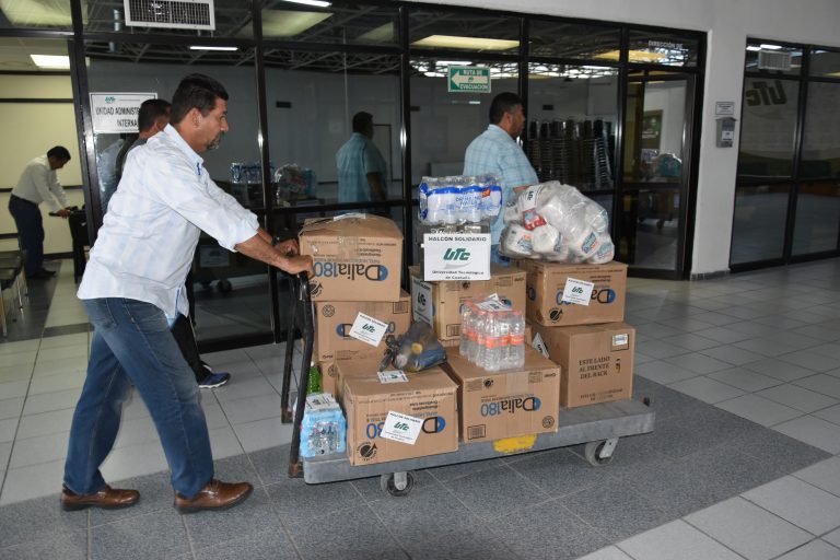 Dona la UTC víveres para damnificados por lluvias