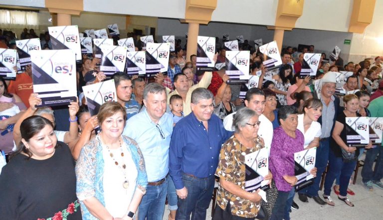 Entrega MARS 528 escrituras a familias de la Región Carbonífera