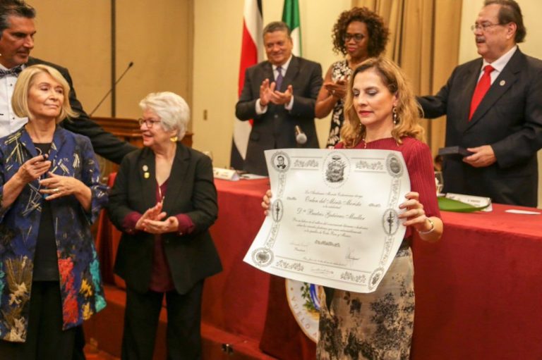 Gutiérrez Müller recibe reconocimiento académico en Costa Rica