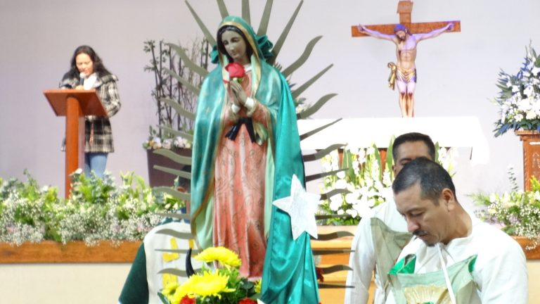 Inicia Colegio Ignacio Zaragoza ciclo de 46 rosarios en honor a la Virgen María