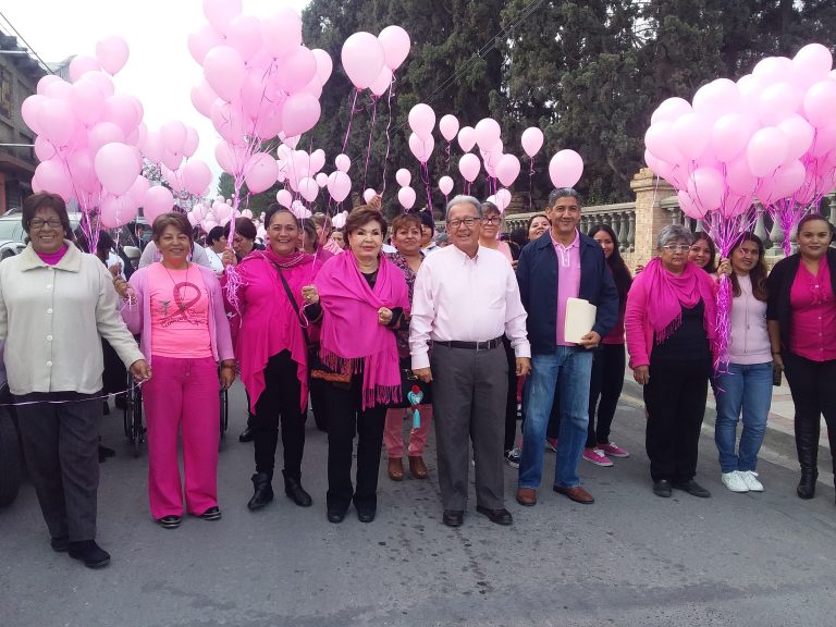 Se lleva a cabo la Marcha Rosa contra el cáncer