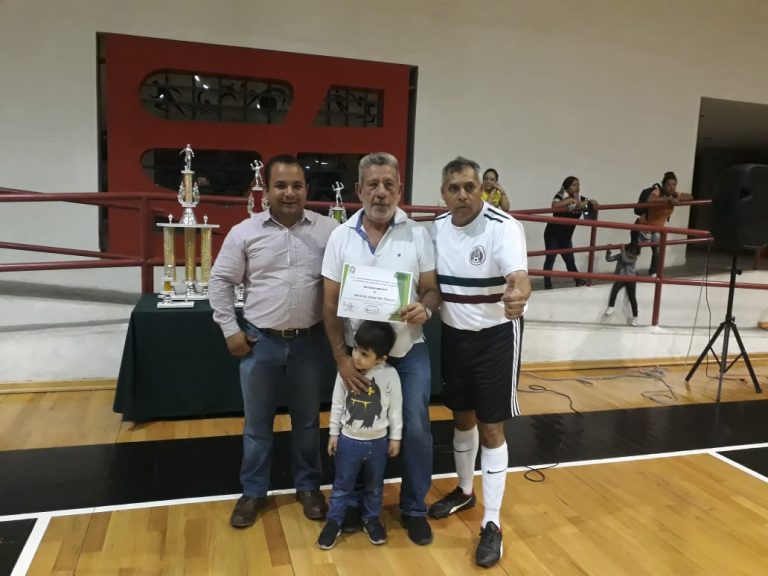 Premian a lo mejor del fútbol de veteranos en Ramos Arizpe