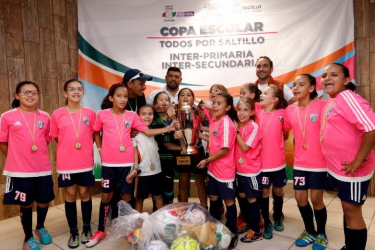 Premia Municipio a ganadores de Copa Escolar de fútbol y básquetbol