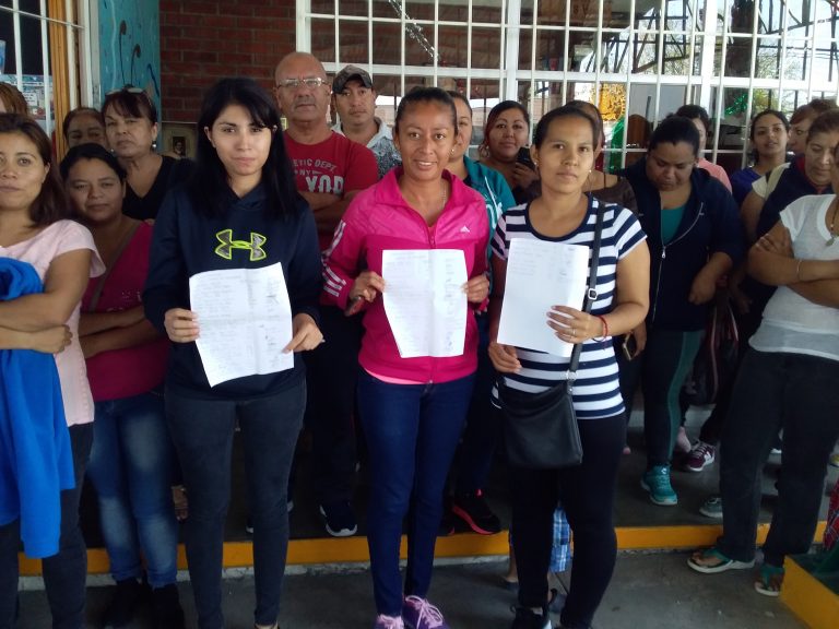 Protestan padres de familia en Ramos