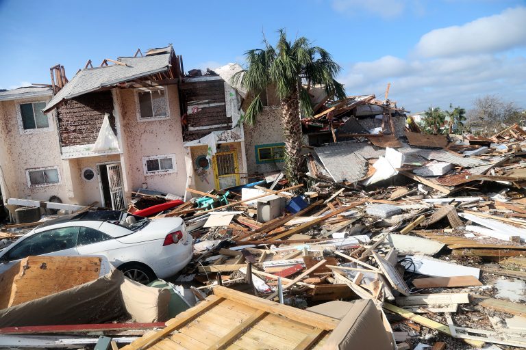 Se eleva a 12 la cifra de muertos tras el paso del huracán “Michael”