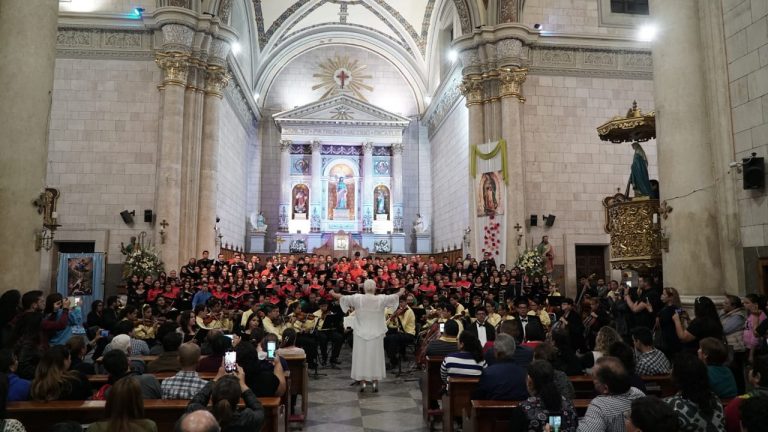 Se presenta en Catedral de Saltillo la Orquesta Sinfónica Esperanza Azteca