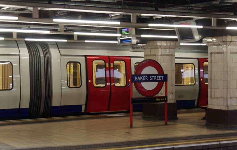 Una mujer fue golpeada «brutalmente» por hablar en español en un tren de cercanías de Londres