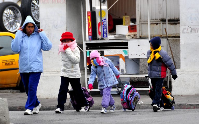 Sí habrá clases, pero justificarán faltas según temperatura