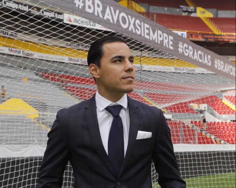 Omar Bravo anuncia su despedida del futbol en el Estadio Jalisco