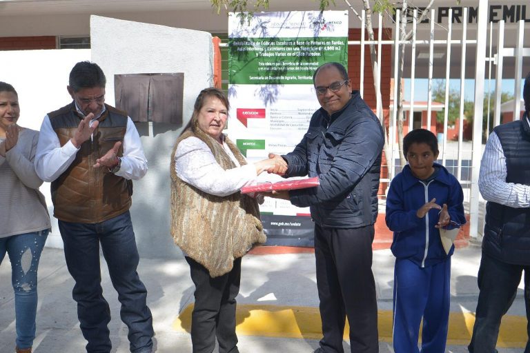 Rehabilitan escuela primaria en Paredón