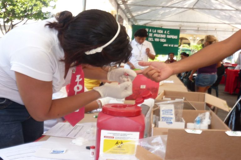 VIH en mujeres, ligado a desigualdad y acceso limitado a tratamiento