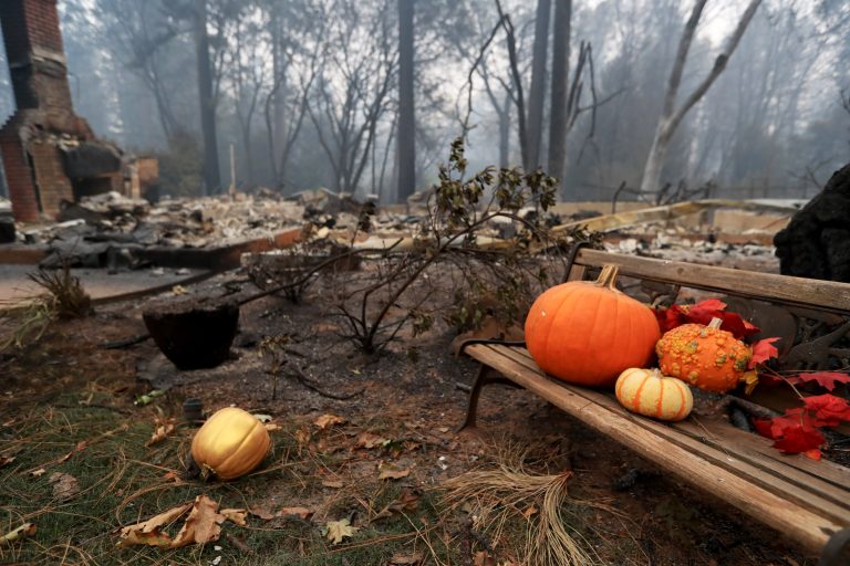 Ascienden a 63 los muertos y más de 600 desaparecidos por incendio forestal en California