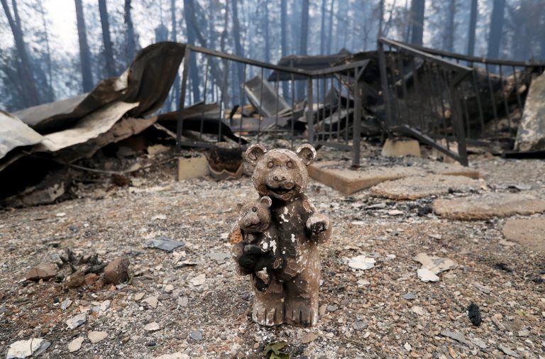 Asciende a 56 el número de muertos por incendio forestal en California 