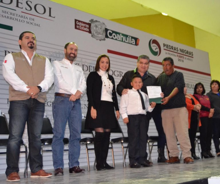 Entrega MARS recursos de programas sociales y de empleo temporal a afectados por lluvias  