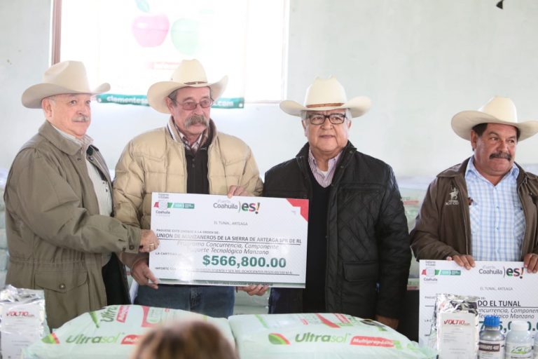 Entregan apoyos a manzaneros de Coahuila