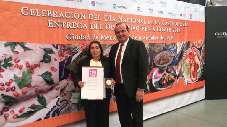 Coahuilense recibe premio como la mejor cocinera tradicional de México