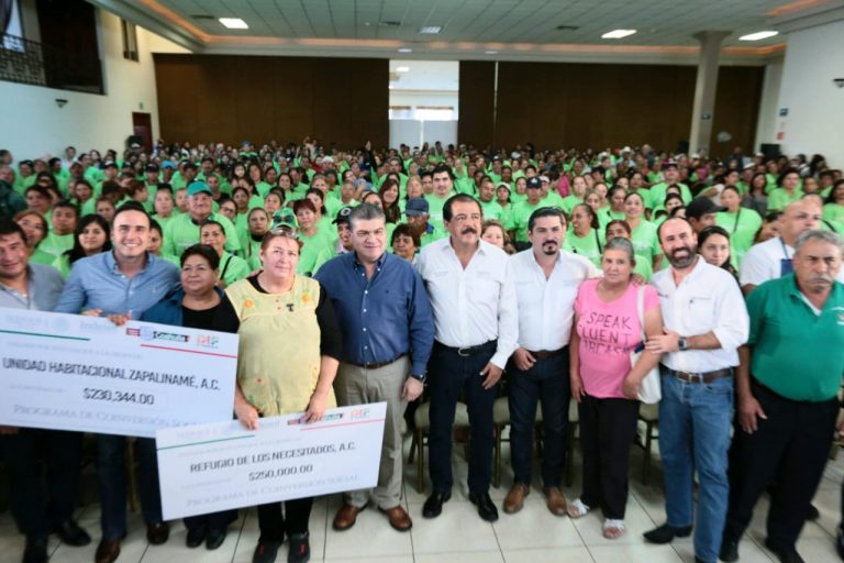 Entrega Coahuila históricos apoyos sociales: Eviel Pérez