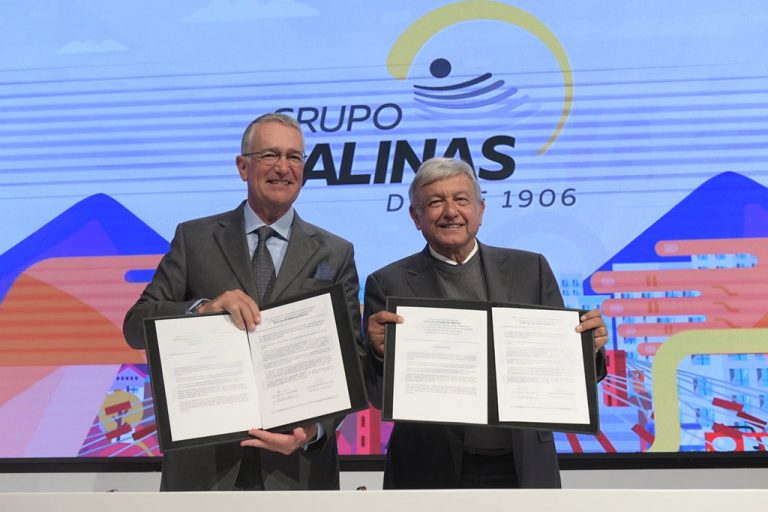 López Obrador y Salinas Pliego firman convenio para emplear a jóvenes