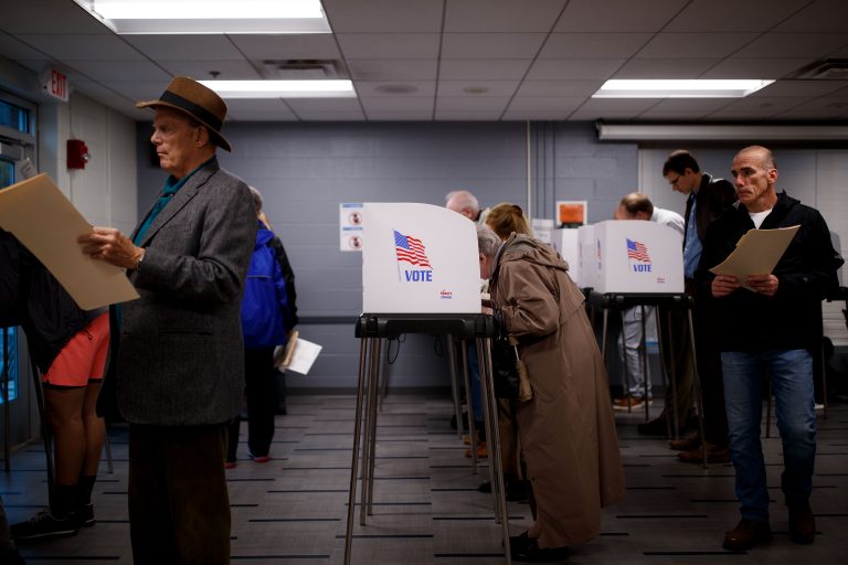 Ningún cambio para México tras elecciones intermedias en Estados Unidos: especialistas