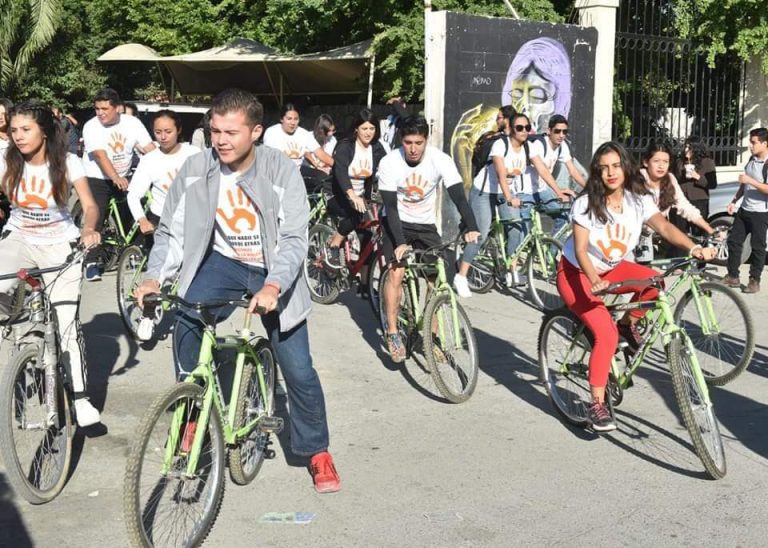 Realizan universitarios de la Unidad Torreón rodada ciclista en el Marco del Día Internacional de la No Violencia Contra la Mujer