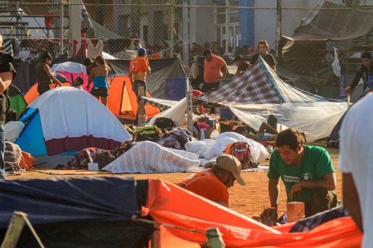 Tijuana en crisis: alcalde exige ayuda a gobierno federal para atender a migrantes