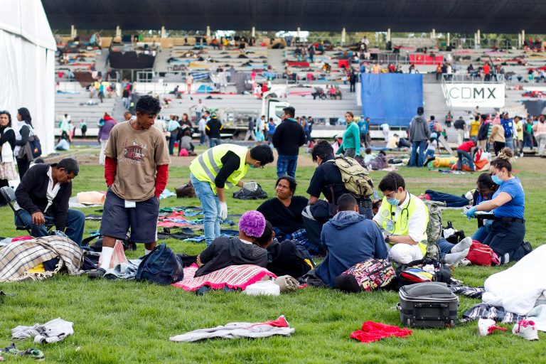 Suman 4 mil migrantes centroamericanos en refugio de Ciudad México 