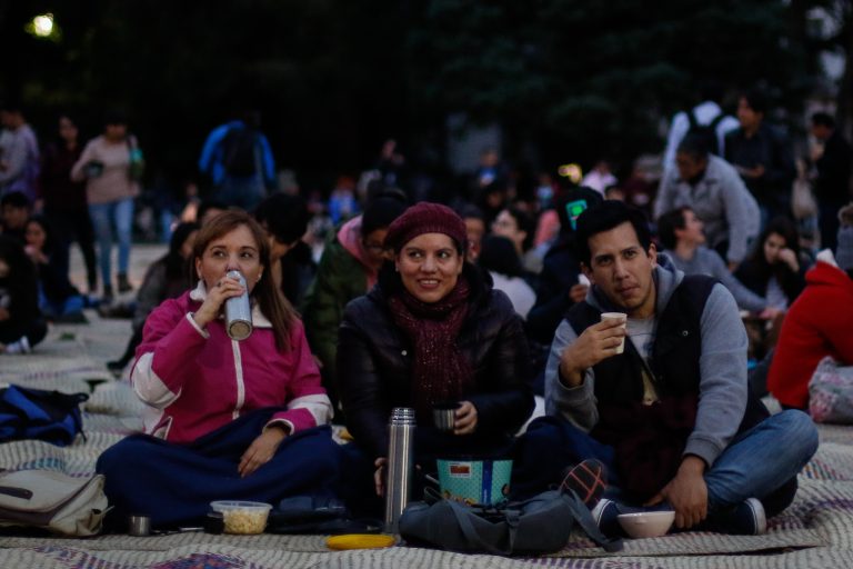 Con ponche y palomitas… así se vivió la proyección de ‘Roma’ en Los Pinos