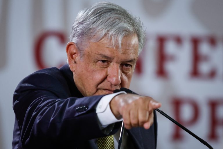 Votaron por él, y AMLO los dejó sin chamba