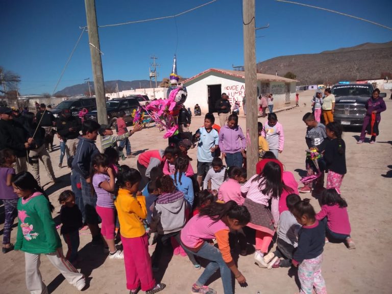 Con posada navideña, festeja Fuerza Coahuila a niños del campo del sureste