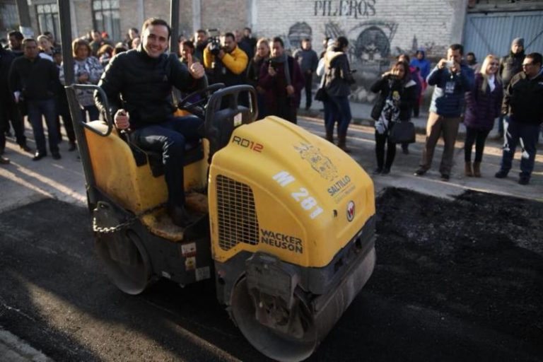 Más de 50 mil baches reparados en Saltillo durante este año