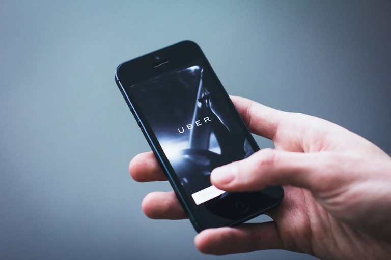 Autorizan a UBER cobrar en efectivo, aunque ya lo hacía