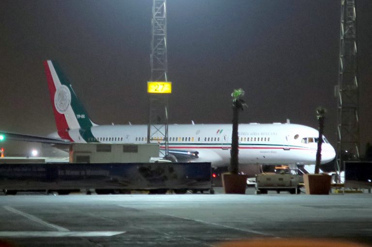 Dile adiós al avión presidencial; el lunes se irá del país