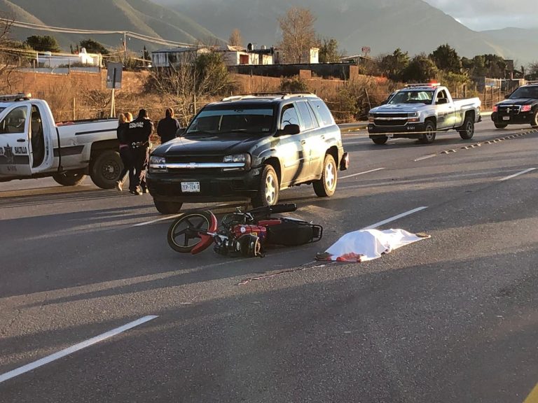 Menores que viajaban en motocicleta sufren accidente: Uno pierde la vida