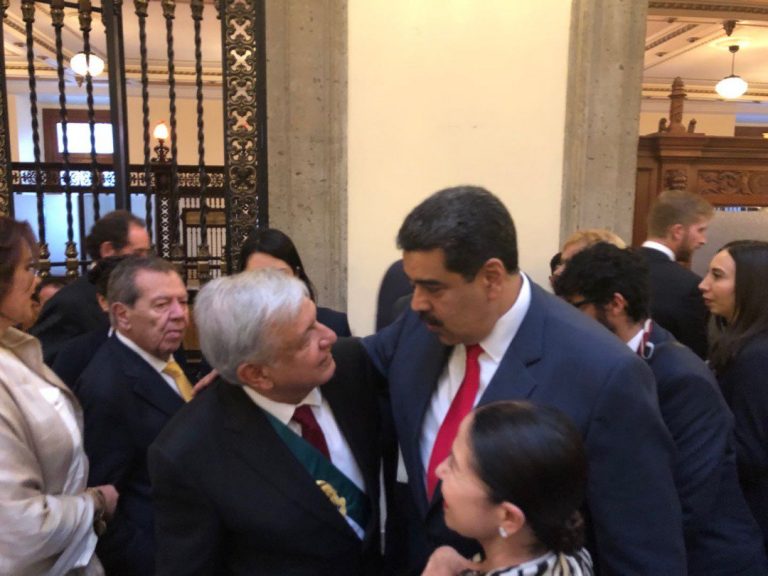 Maduro llegó tarde, a escondidas, comió en Palacio Nacional y se fue…