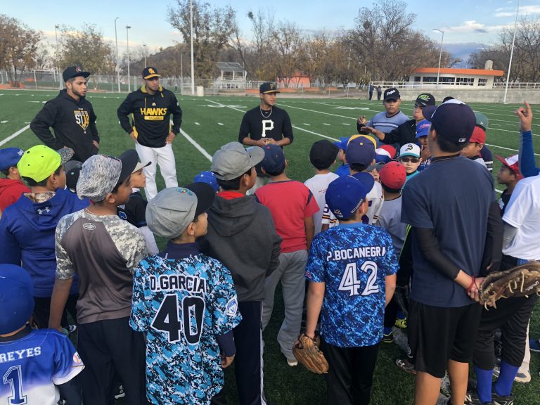 Asisten más de 200 niños a Clínicas de Béisbol Profesional