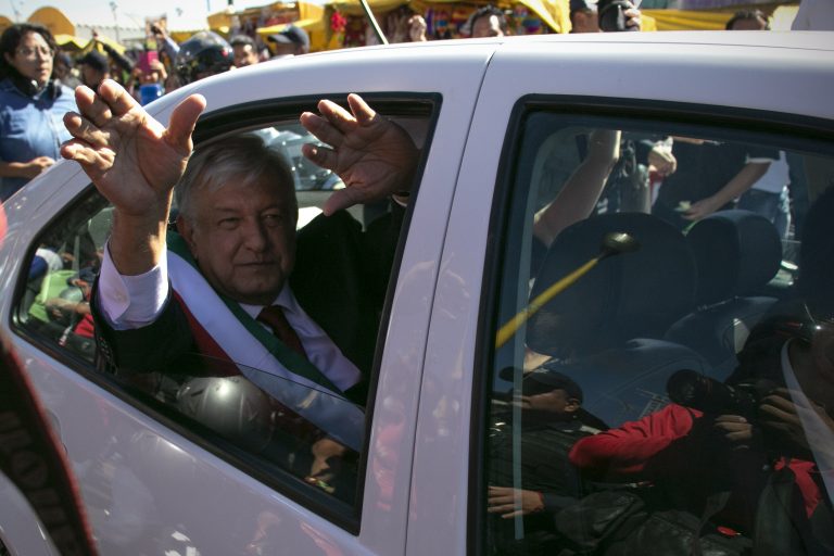 Celebran más de 55 mil personas con López Obrador en el Zócalo