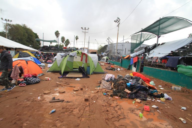 Fenómeno de caravanas migrantes evoluciona y se quedará en México por largo tiempo, prevén expertos